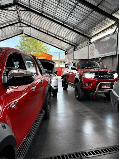 Bahías de trabajo con Toyota Hilux en Santiago